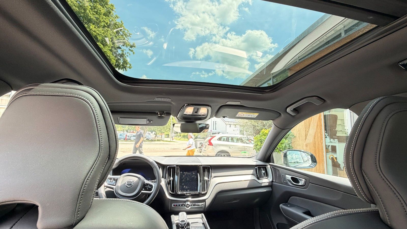 Volvo XC60 T6 Plus Dark Recharge Plug-In AWD/4 Pakete