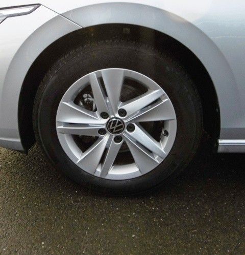 Volkswagen Golf VIII 2.0 TDI Life - Samsaru's Car Outlet