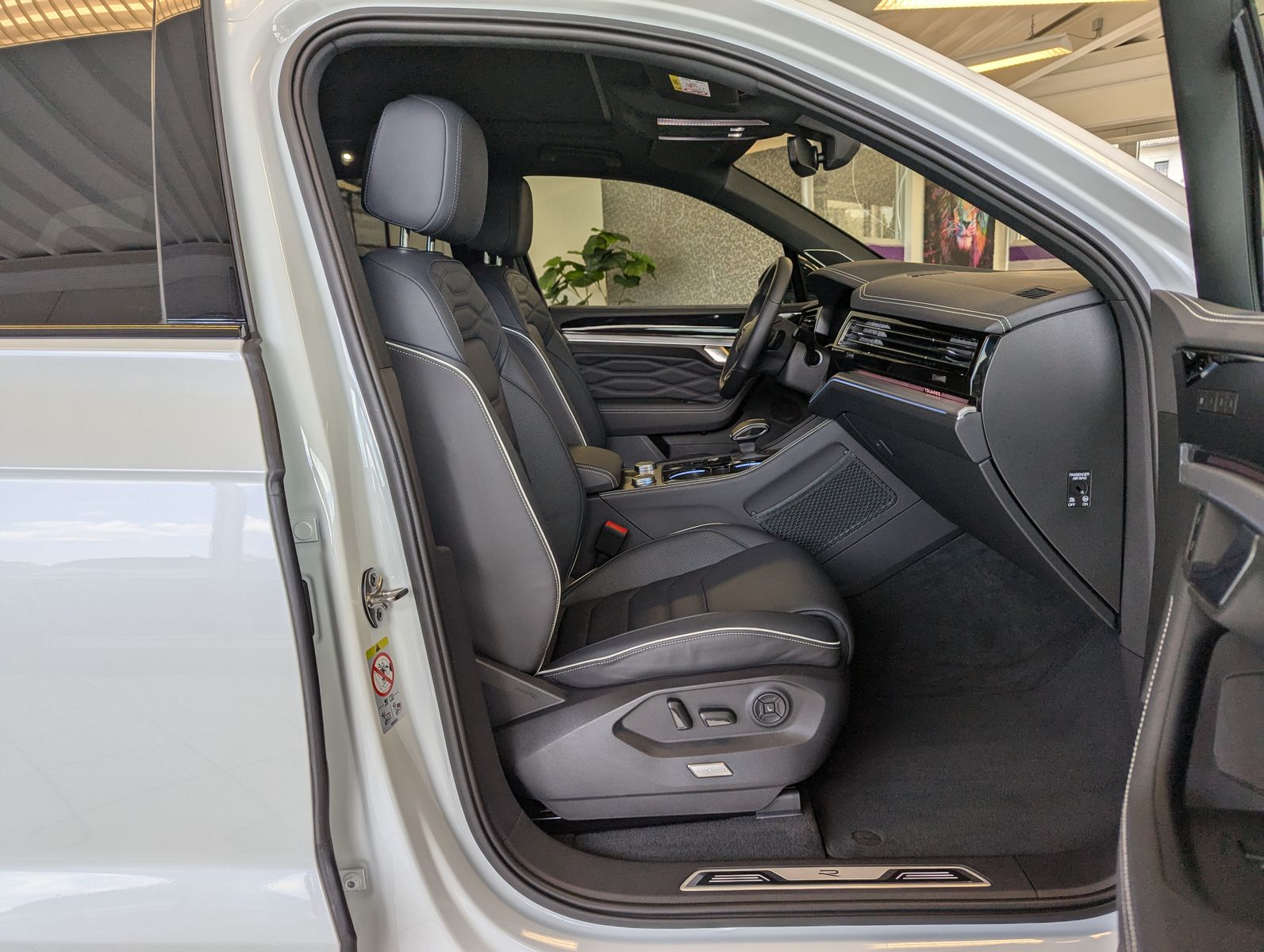 Volkswagen Touareg 3.0TDI 4M R-Line VOLL Black 22" UPE 114T