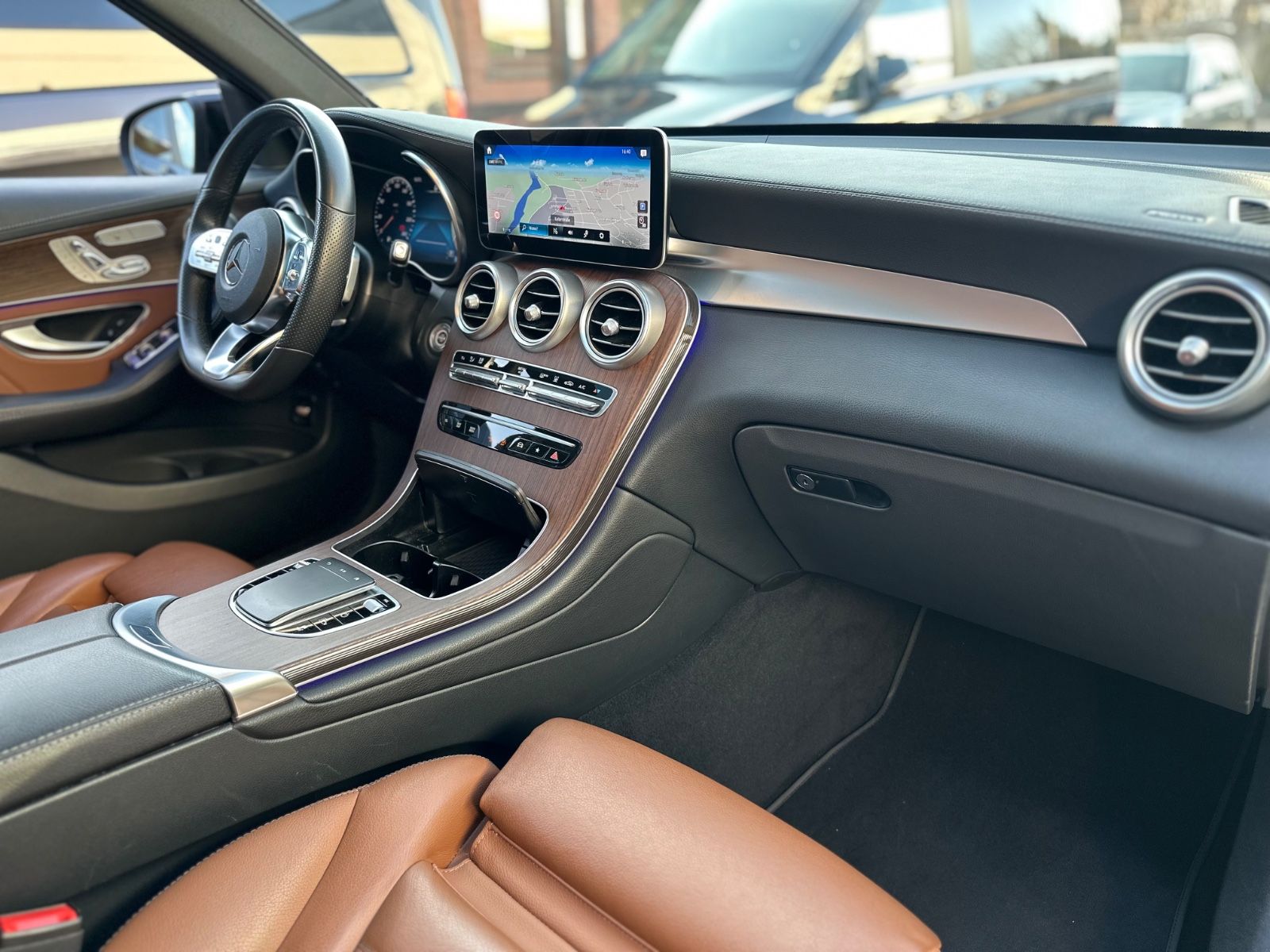 Mercedes-Benz GLC 300 d AMG 4M - Samsaru's Car Outlet