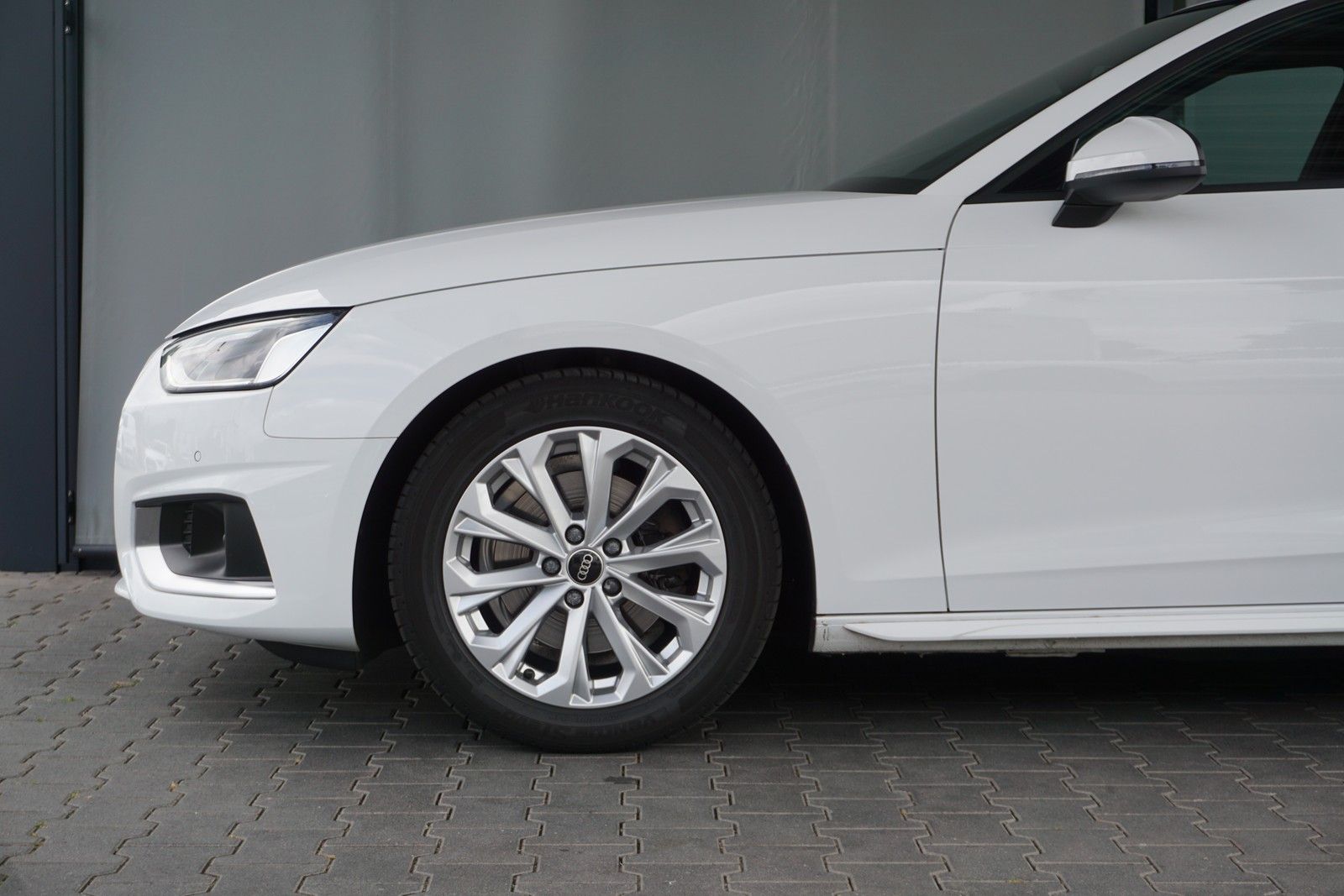 Audi A4 Avant 35 TDI S tronic advanced - Samsaru's Car Outlet