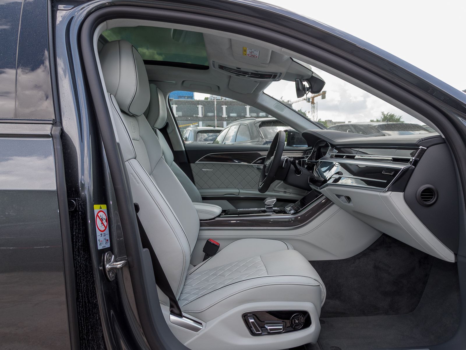 Audi A8 lang 60 TFSIe Q 2x S LINE - Samsaru's Car Outlet