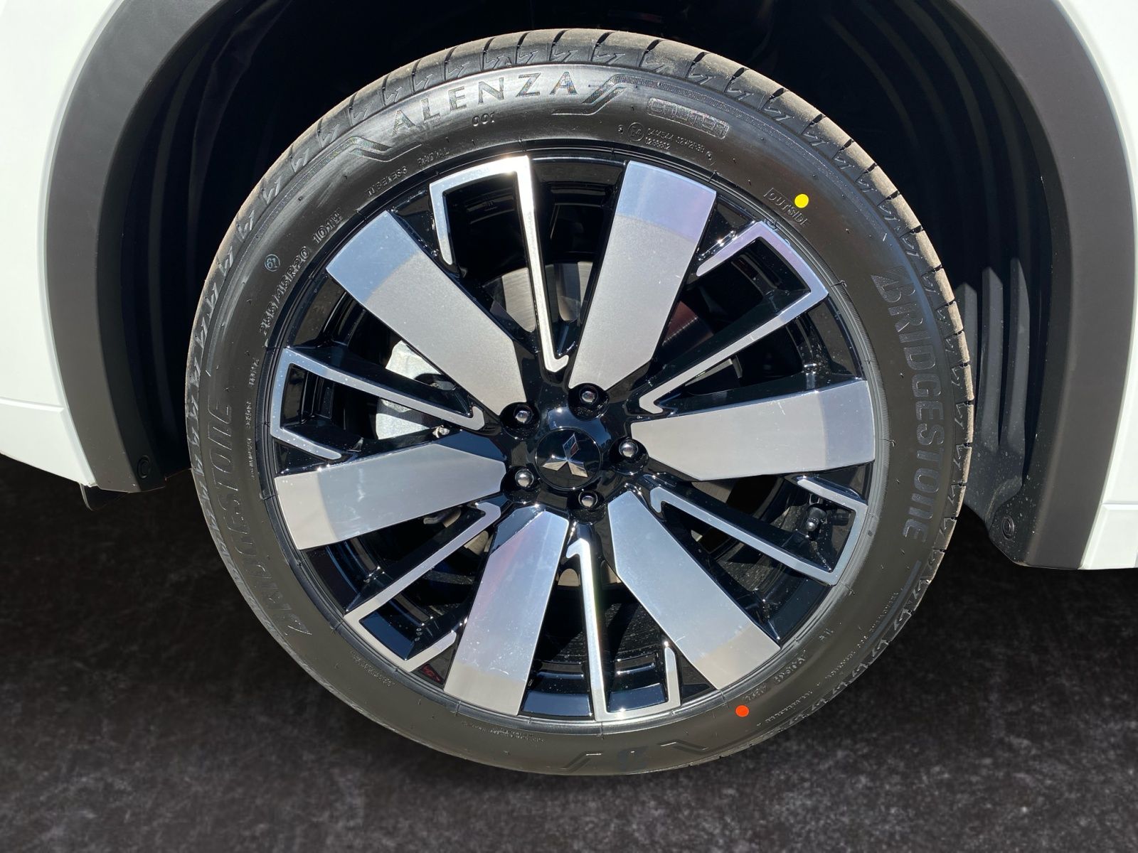 Mitsubishi Outlander Top 2.4 PHEV ACC PDC FLA STH LED