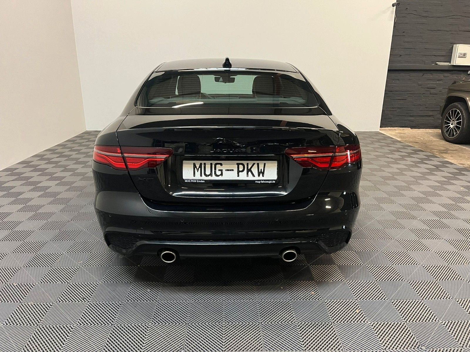 Jaguar XE P250 R-Dynamic Black *ACC-HuD-LED-360°*