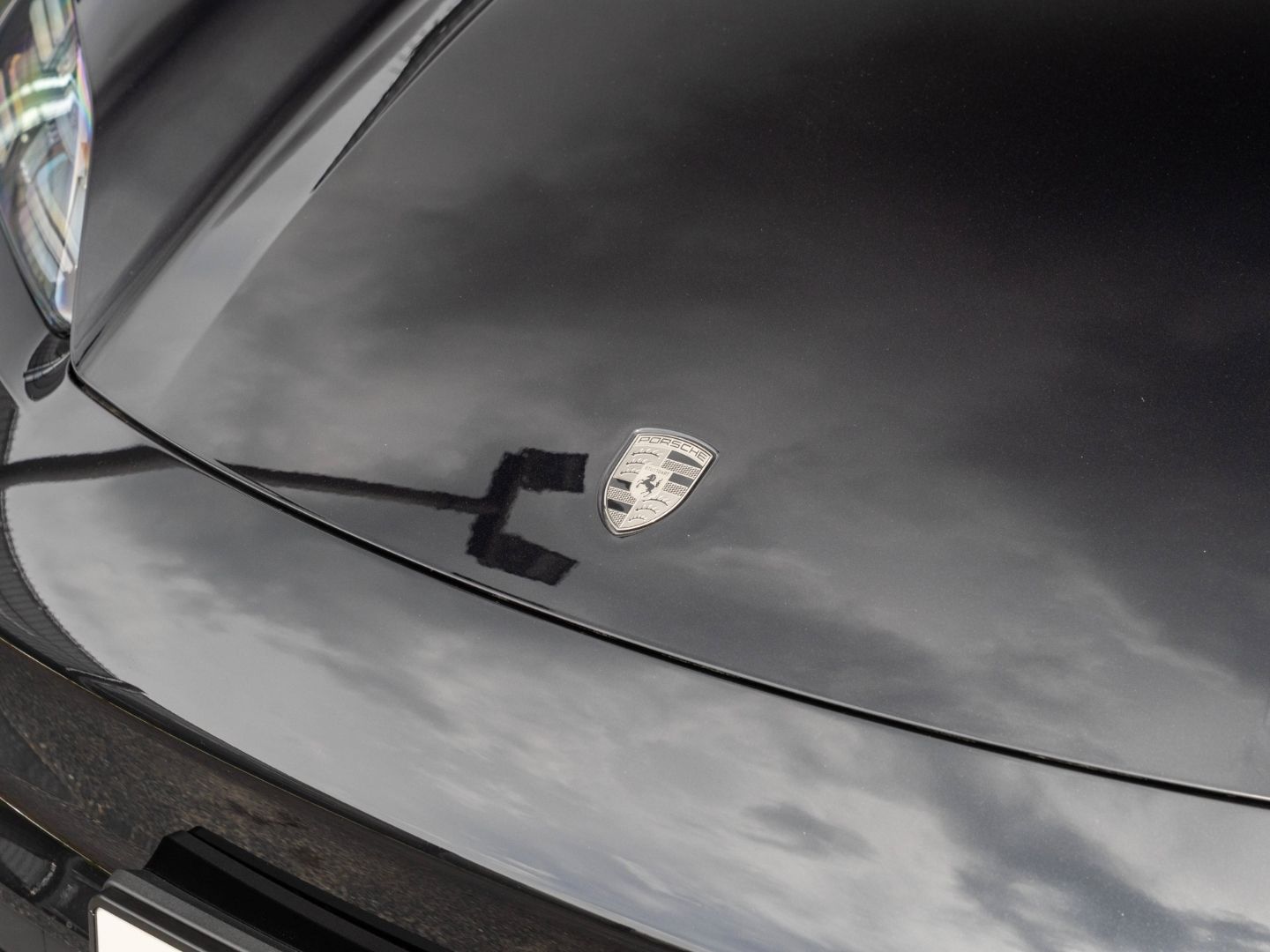 Porsche Macan Turbo Burmester AHK AR HUD Surround View