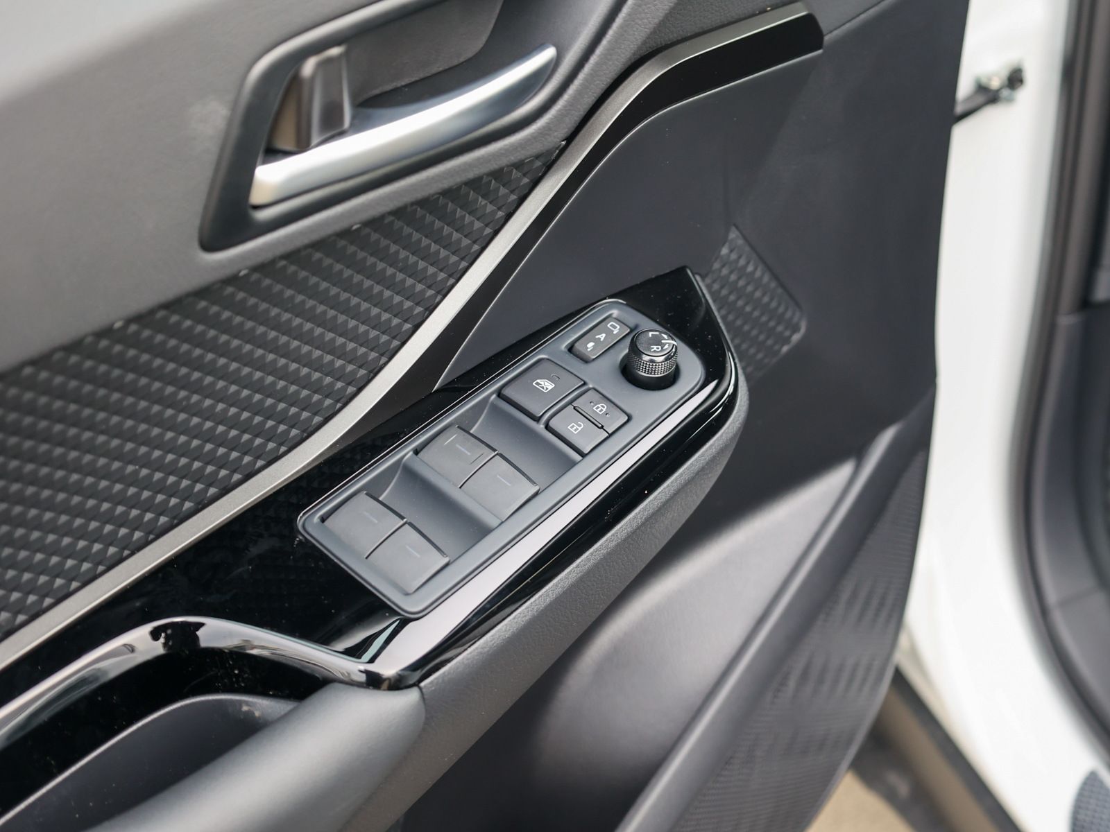 Toyota C-HR 2.0 Hybrid - Samsaru's Car Outlet