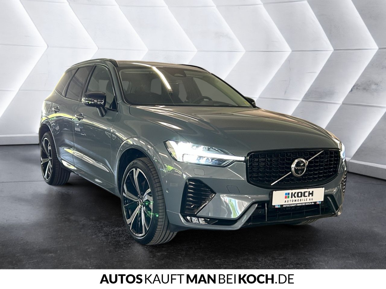 Volvo XC60 B4D Ultimate Dark AWD - Samsaru's Car Outlet