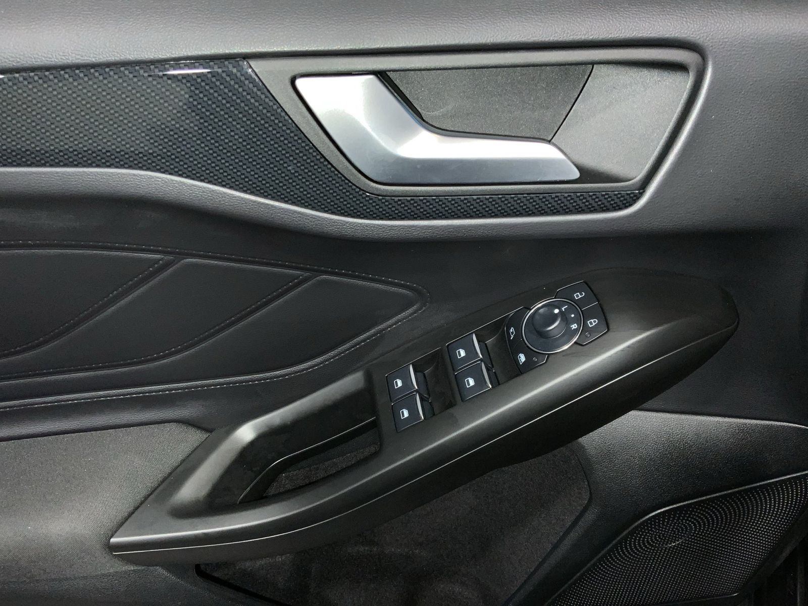 Ford Focus ST-Line X Turnier Aut.*AHK*ACC*HUD*KAM*NAV