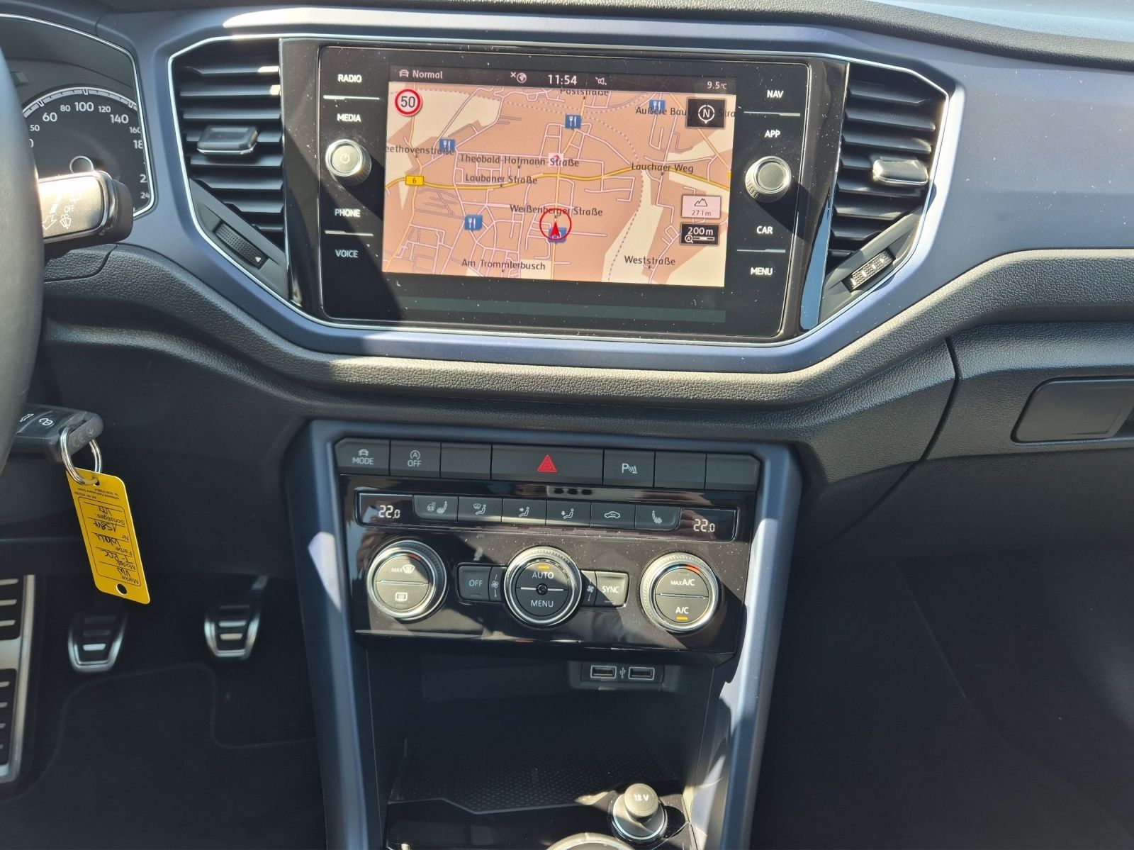 Volkswagen T-Roc TSI United - Samsaru's Car Outlet