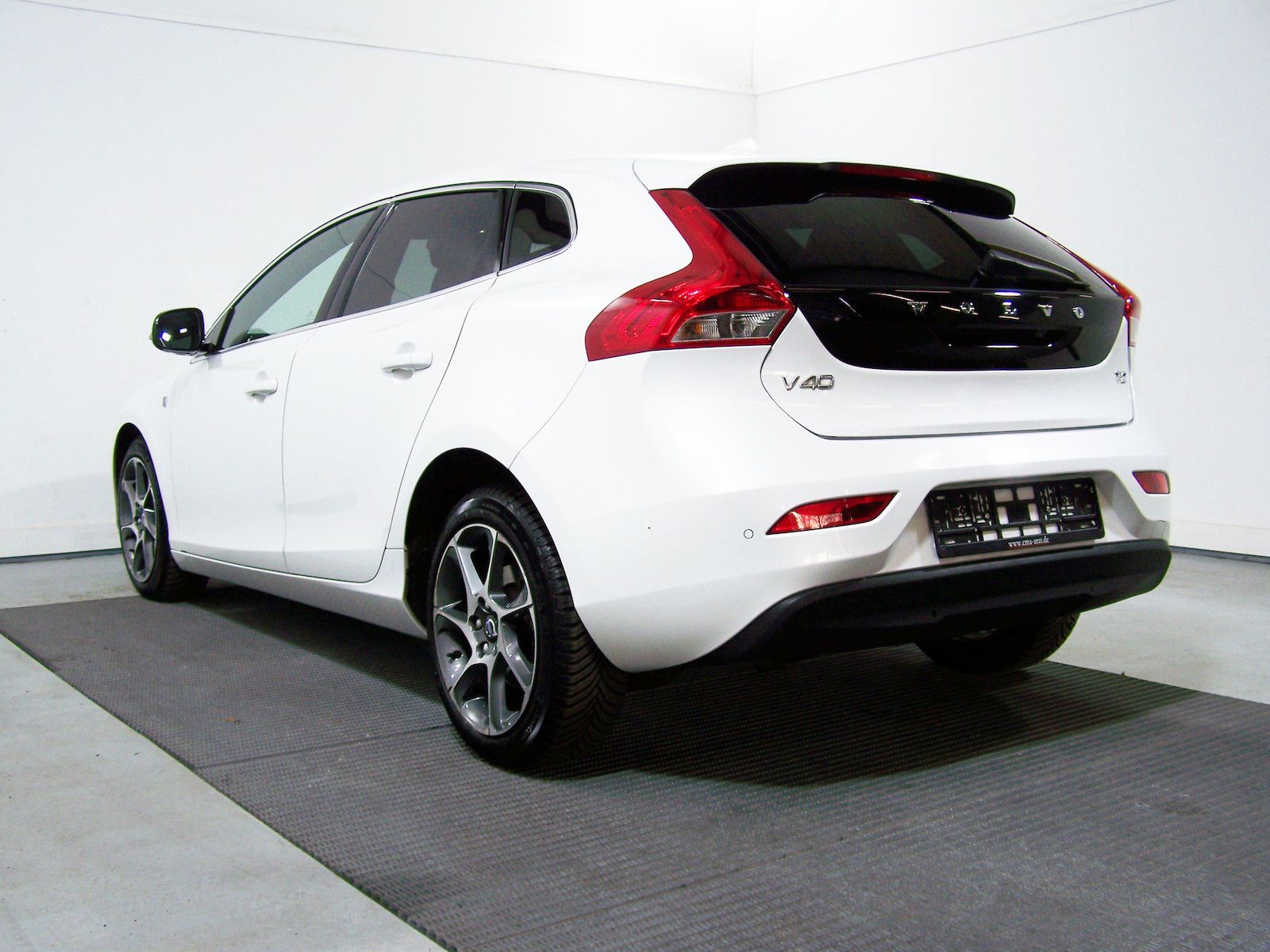Volvo V40 2.0 T2 Ocean Race LEDER+NAVI+KAM+SHZ+TEMP