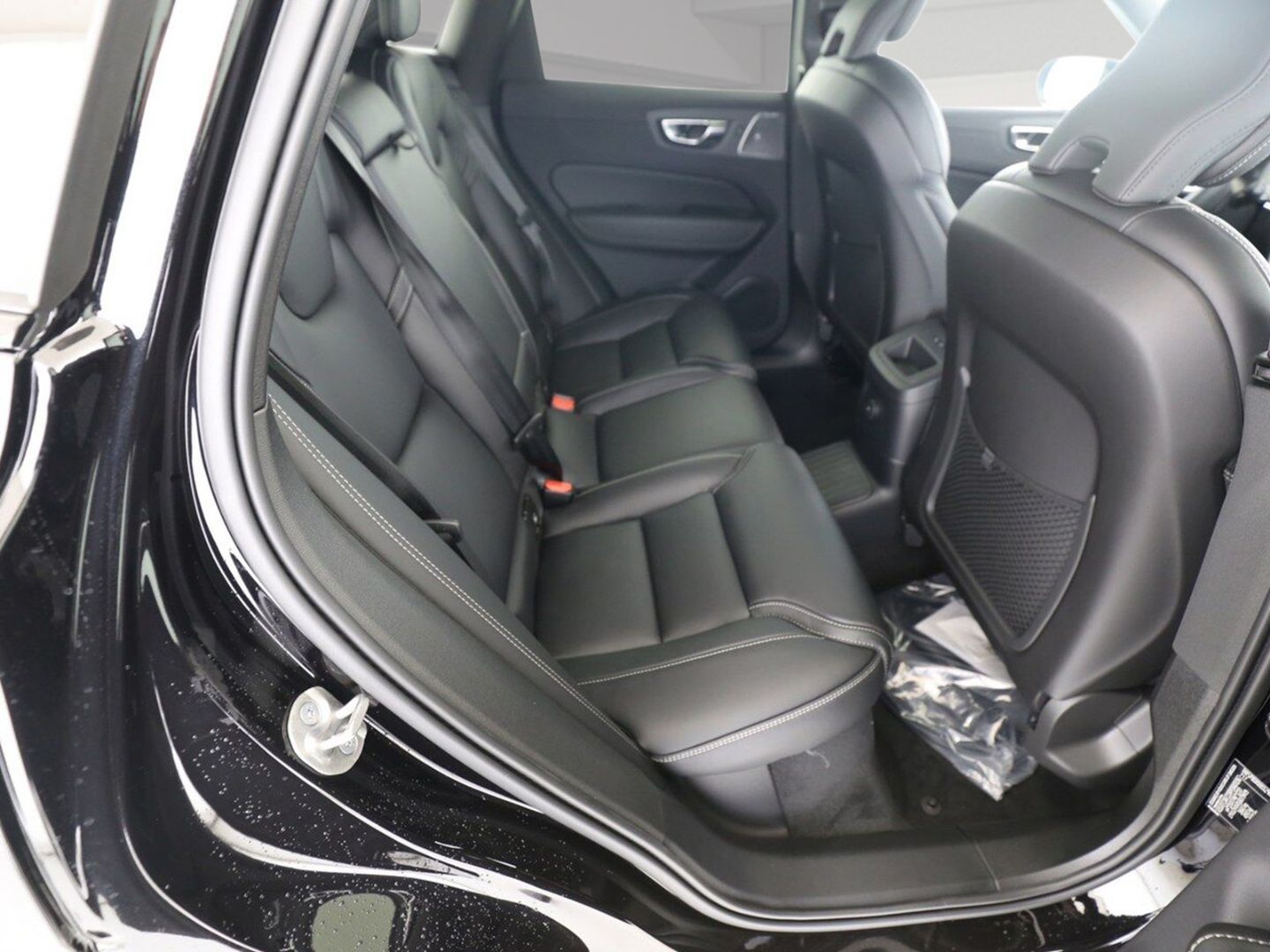 Volvo XC60 T6 Plus Black Edition Plug-In Hybrid AWD - Samsaru's Car Outlet