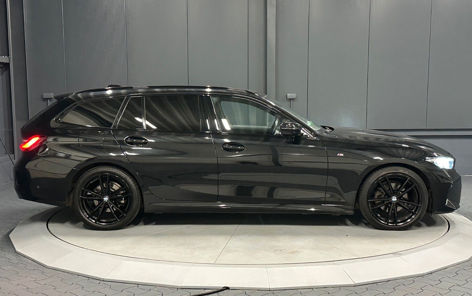 BMW 320d touring xDrive M-Sport - Samsaru's Car Outlet