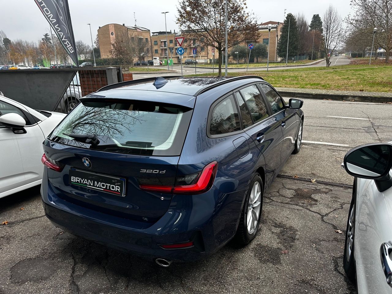 BMW 320 320d xDrive Touring Luxury - Samsaru's Car Outlet