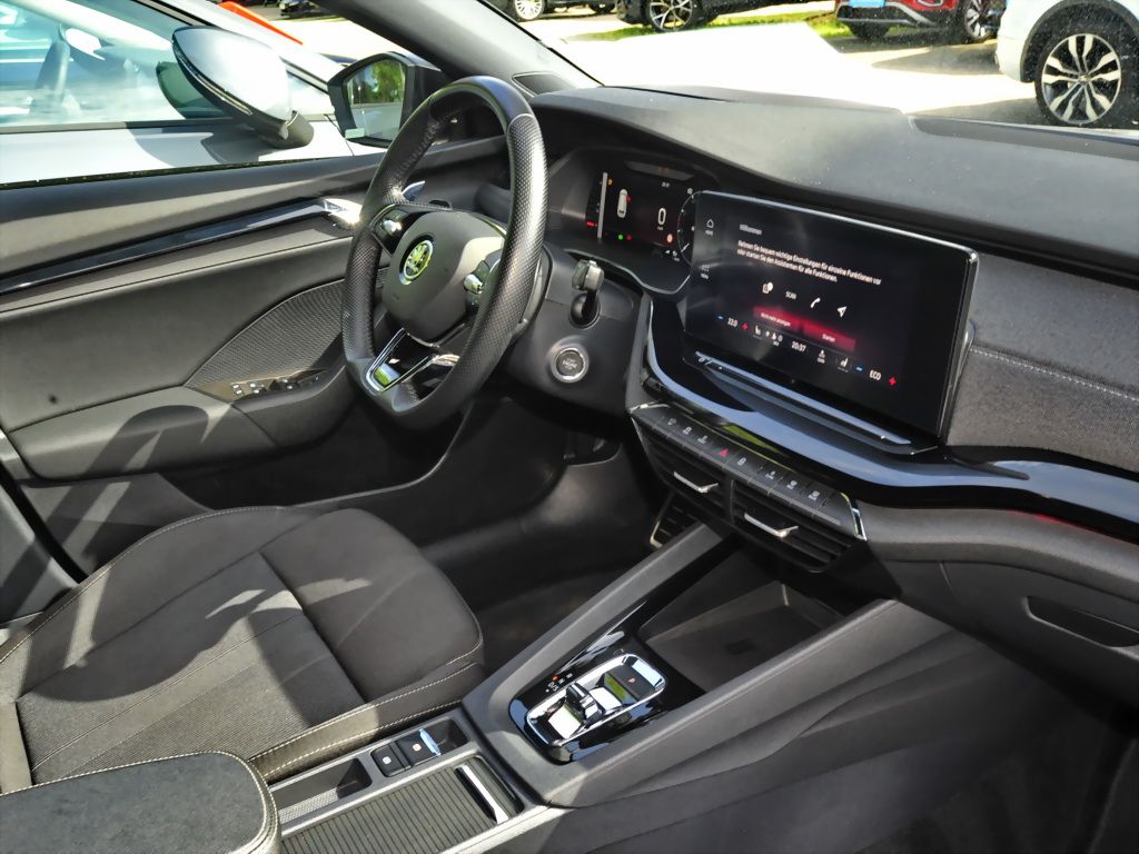 Skoda Octavia Combi 1.4TSI iV Sportline Matrix DCC AHK