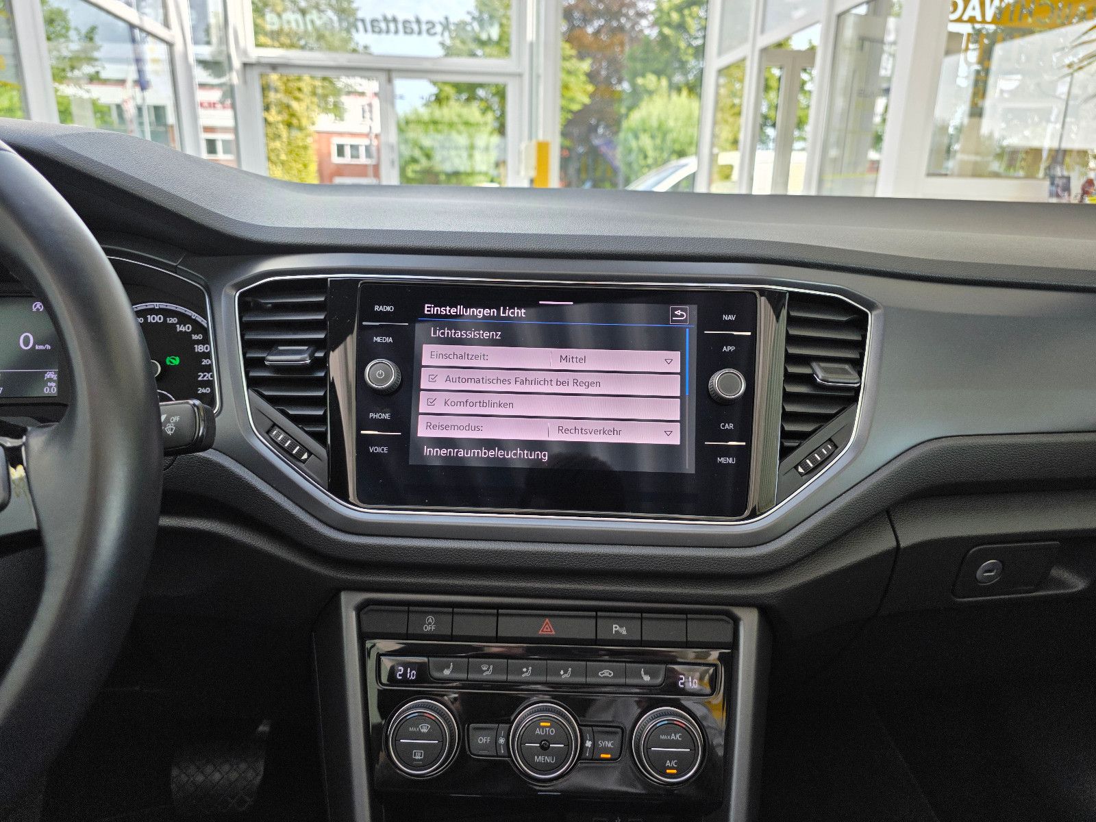 Volkswagen T-Roc Style - Samsaru's Car Outlet