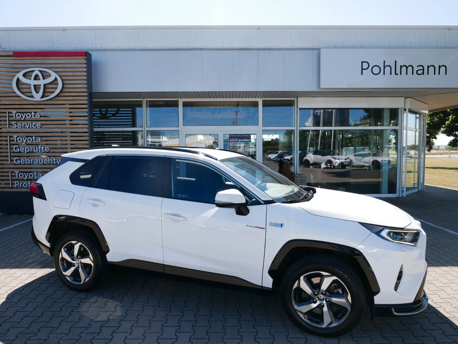 Toyota RAV 4 Plug-in Hybrid 4x4 - Samsaru's Car Outlet