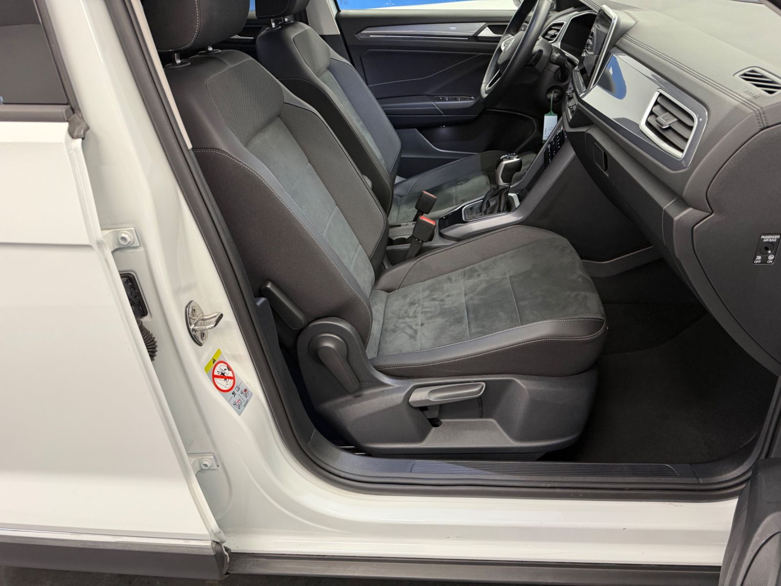 Volkswagen T-Roc 2.0 TDI DSG VirtuCock - Samsaru's Car Outlet