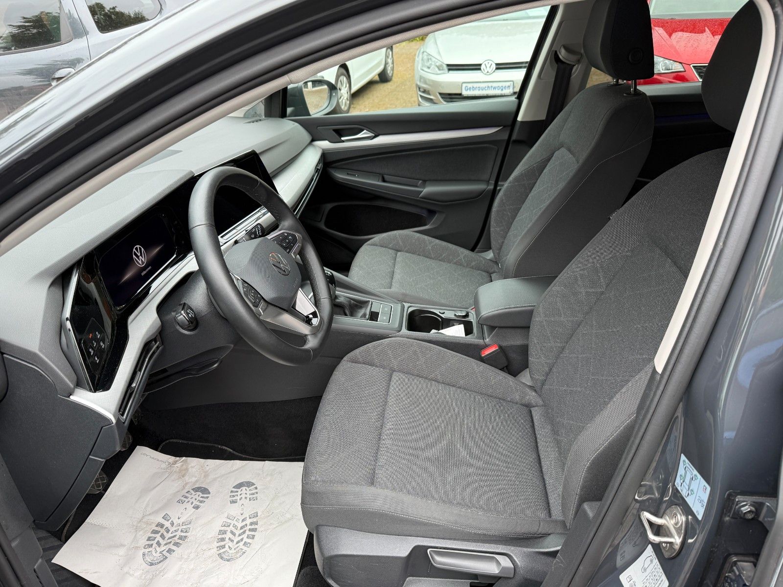 Volkswagen Golf VIII Life - Samsaru's Car Outlet