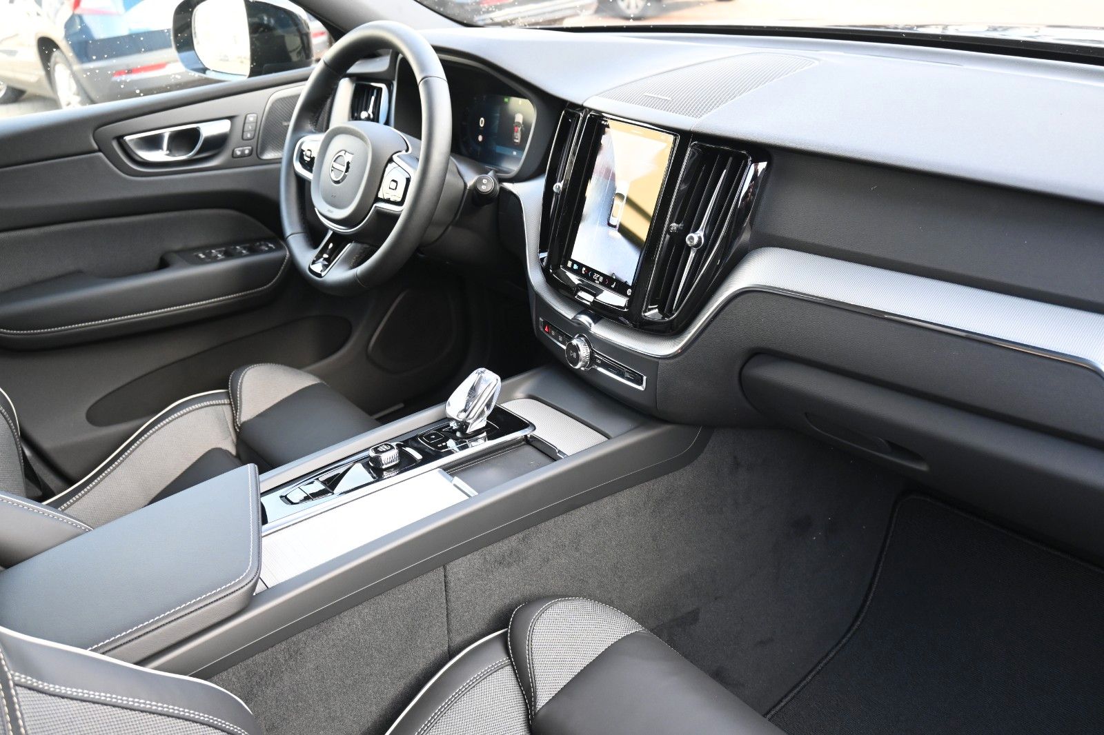 Volvo XC60 B5 AWD Plus Dark*H&K*FSHZG*360°*ACC*AHK