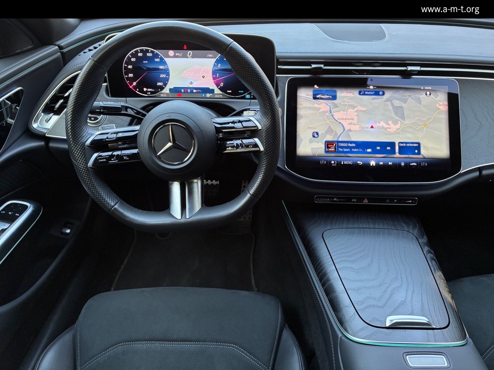 Mercedes-Benz E 200 AMG Line - Samsaru's Car Outlet