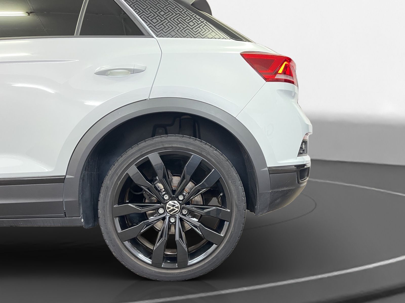 Volkswagen T-Roc 1.5 TSI Sport - Samsaru's Car Outlet