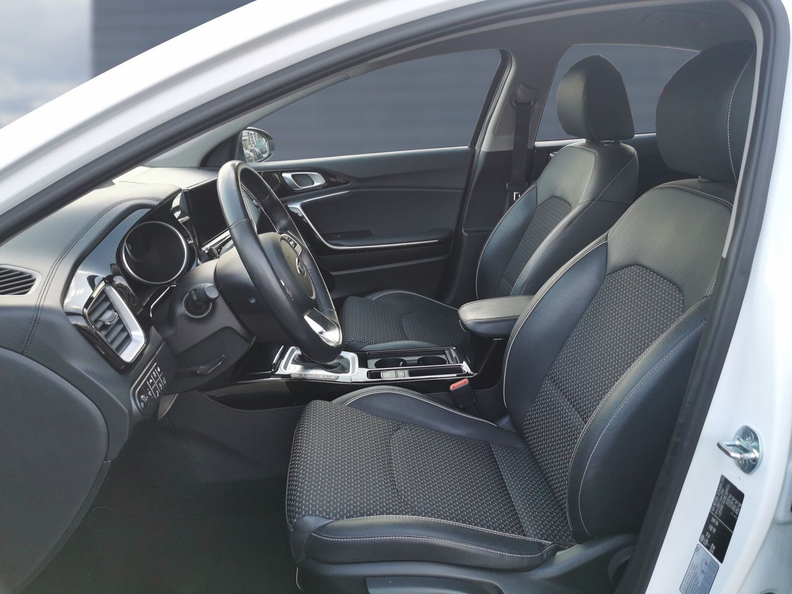 Kia XCeed 1.6 PHEV DCT Spirit - Samsaru's Car Outlet