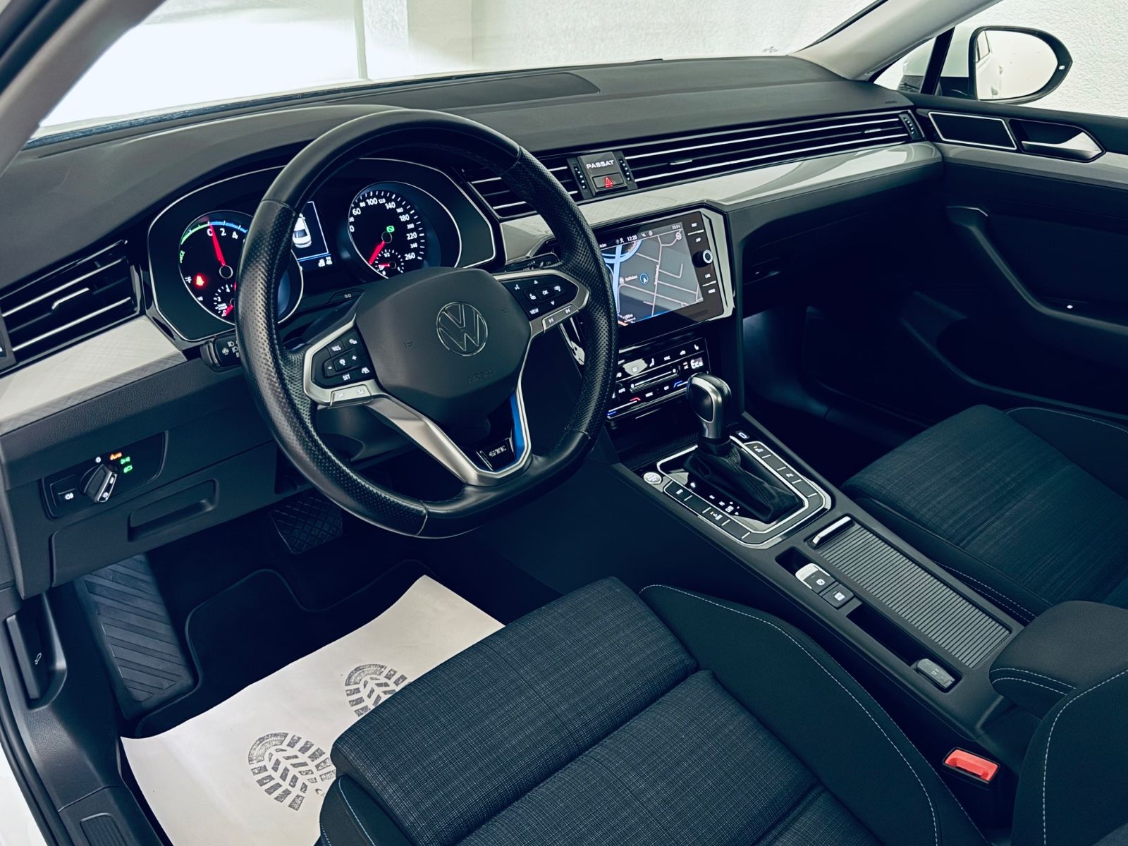 Volkswagen Passat Lim. GTE - Samsaru's Car Outlet