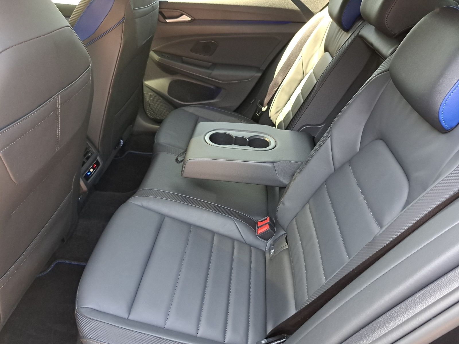 Volkswagen Golf R Performance 2.0 TSI 4Motion DSG PANO MATR