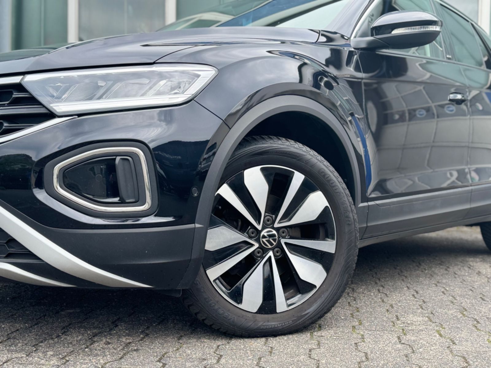 Volkswagen T-Roc Move - Samsaru's Car Outlet