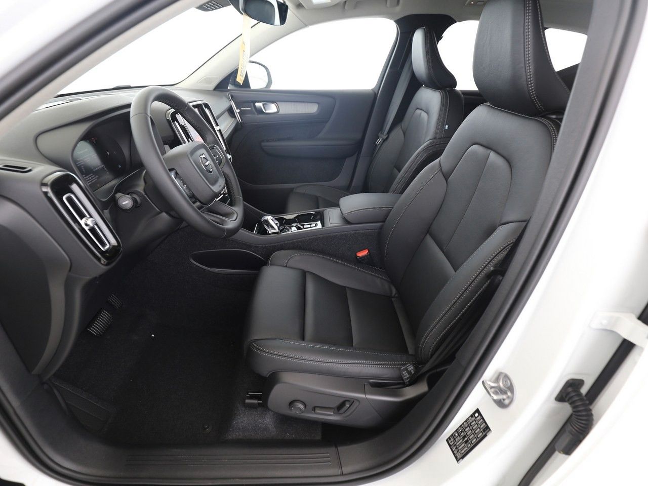 Volvo XC40 B4 DKG Ultra Dark - Samsaru's Car Outlet