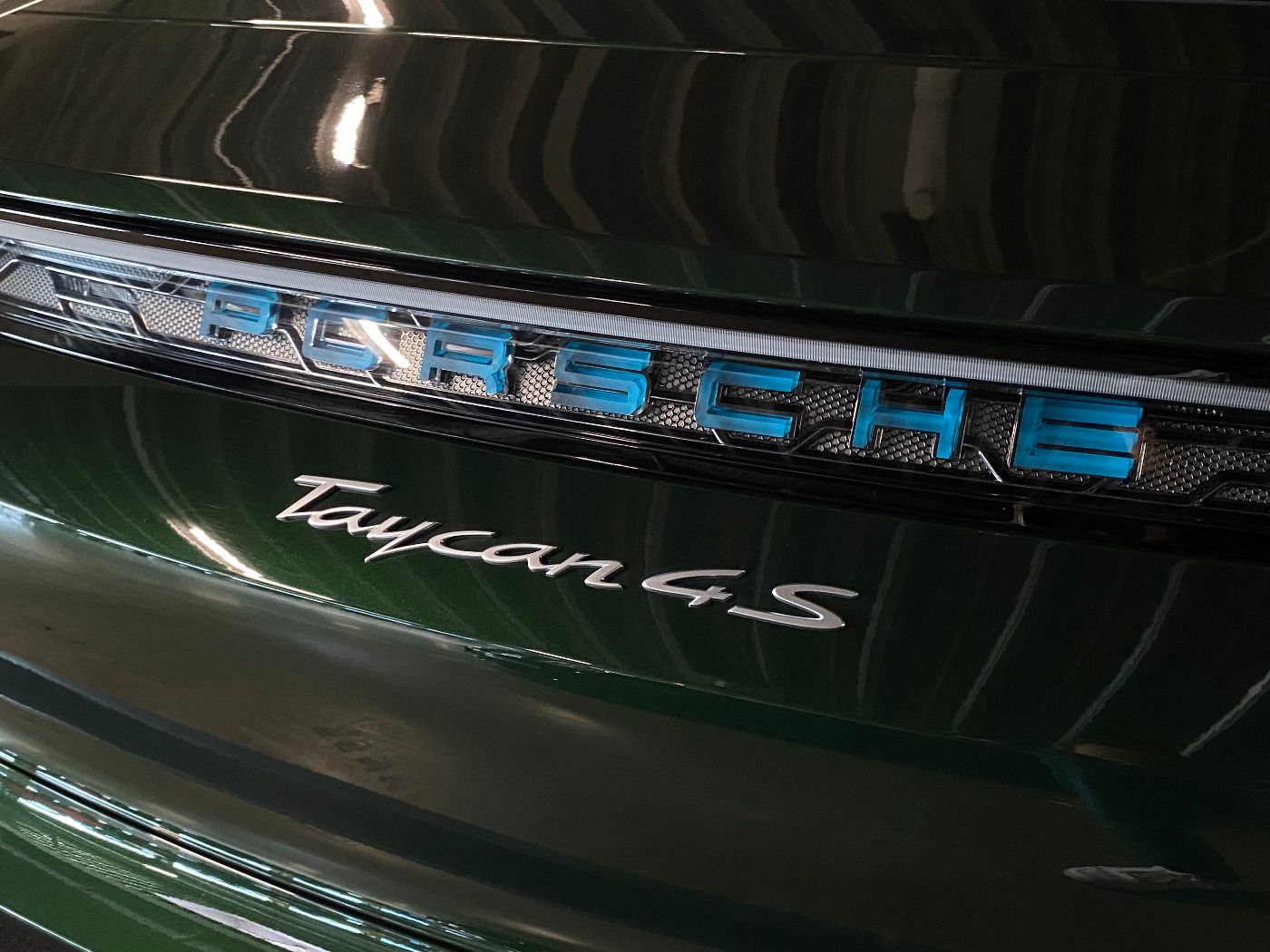 Porsche Taycan 4S | Hinterachslenkung | Panoramadach |