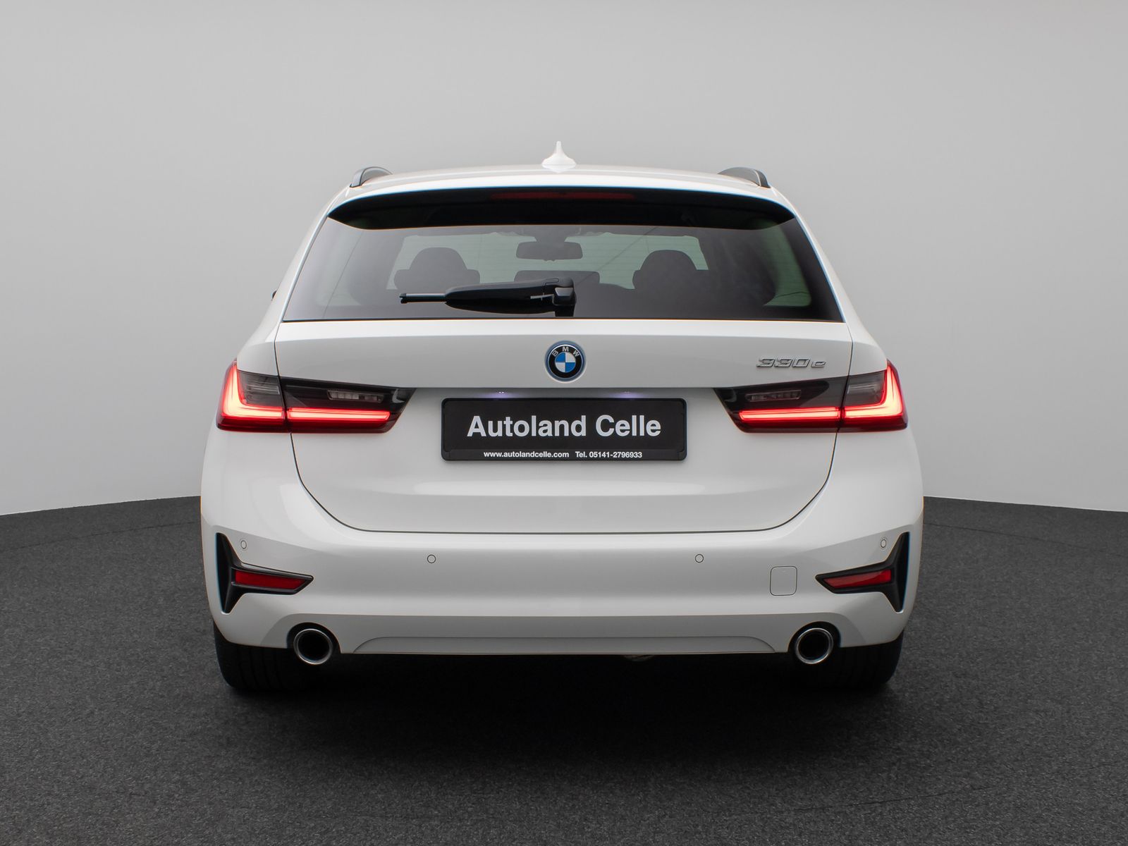 BMW 330e - Samsaru's Car Outlet