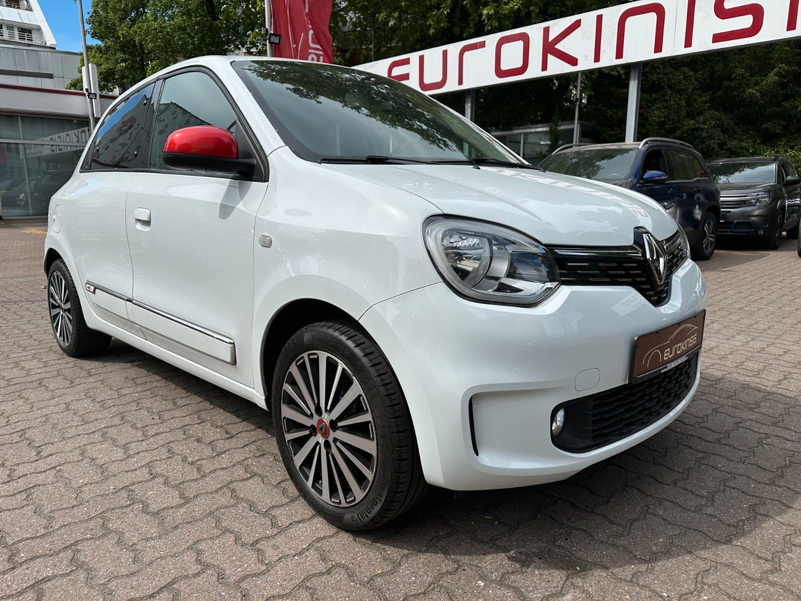 Renault Twingo TCe90 - Samsaru's Car Outlet