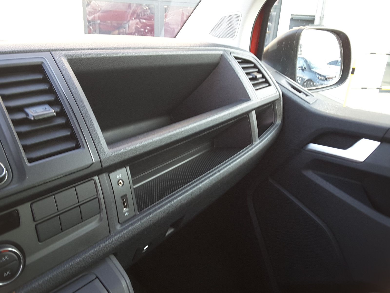 Volkswagen T6 Multivan 2.0 TDI DSG - Samsaru's Car Outlet