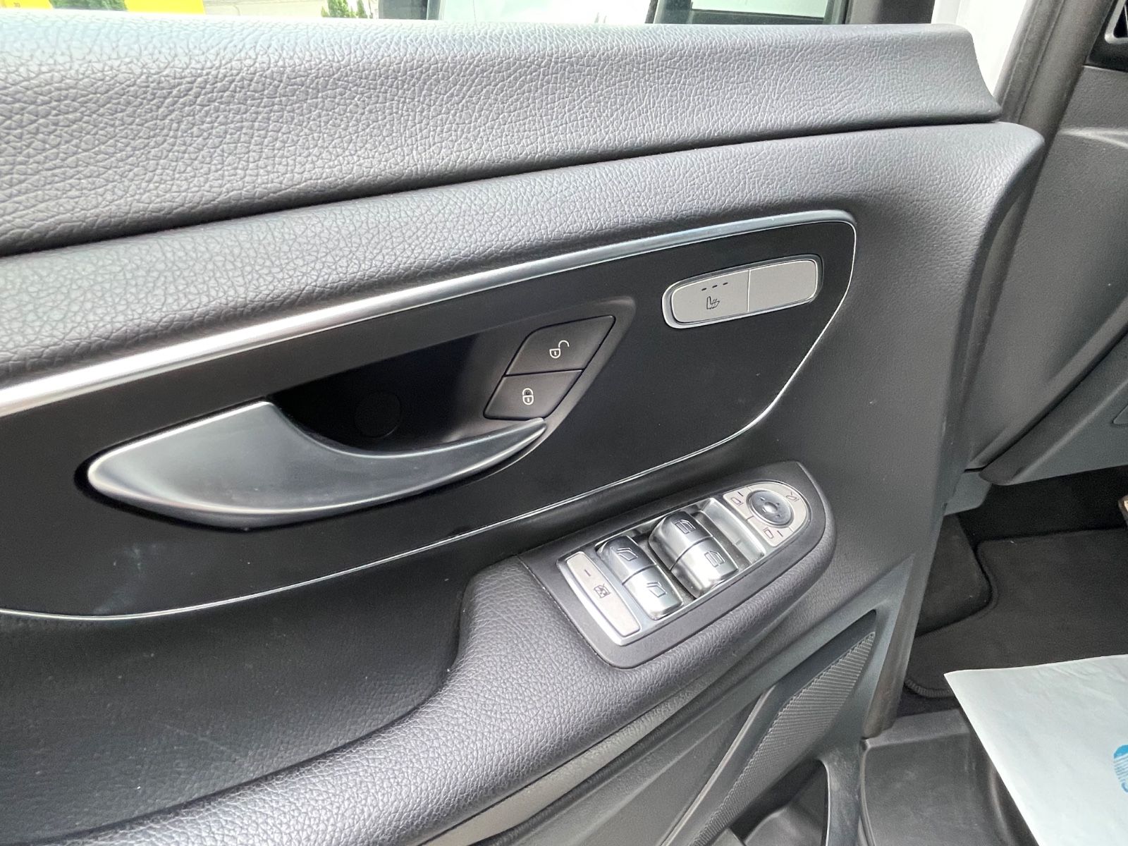 Mercedes-Benz V 300 d AMG - Samsaru's Car Outlet