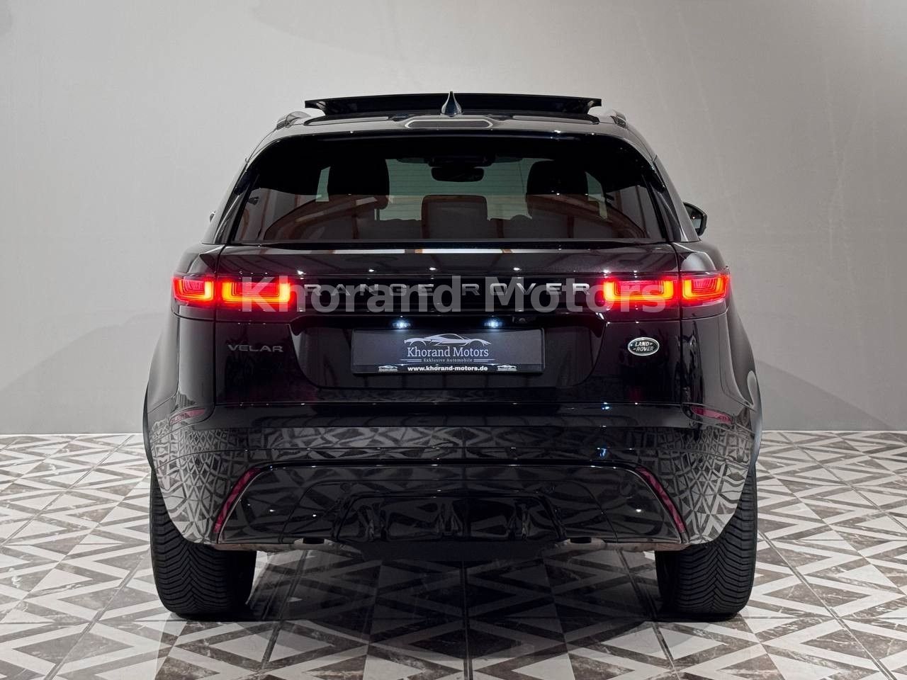Range Rover Velar R-Dynamic SE - Samsaru's Car Outlet