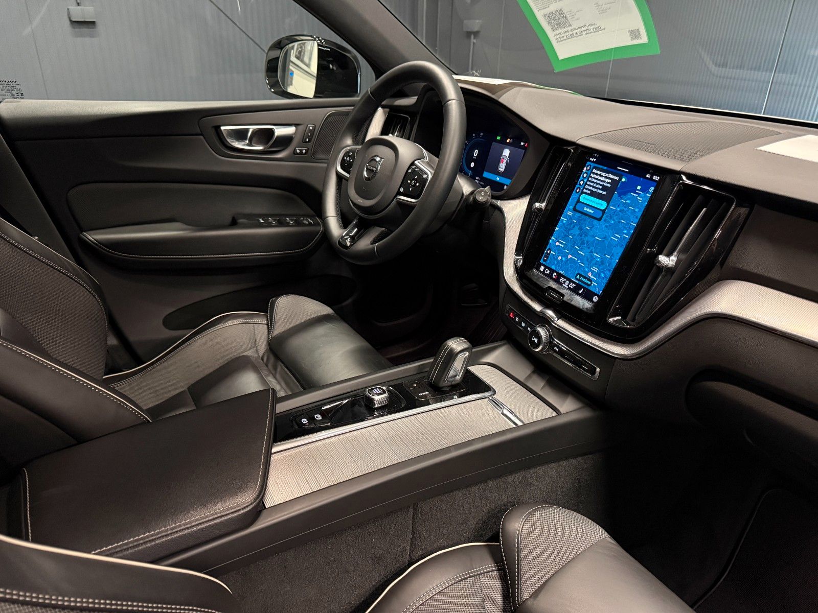 Volvo XC60 R-Design AWD *AHK*360*Standhzg*HIFI*