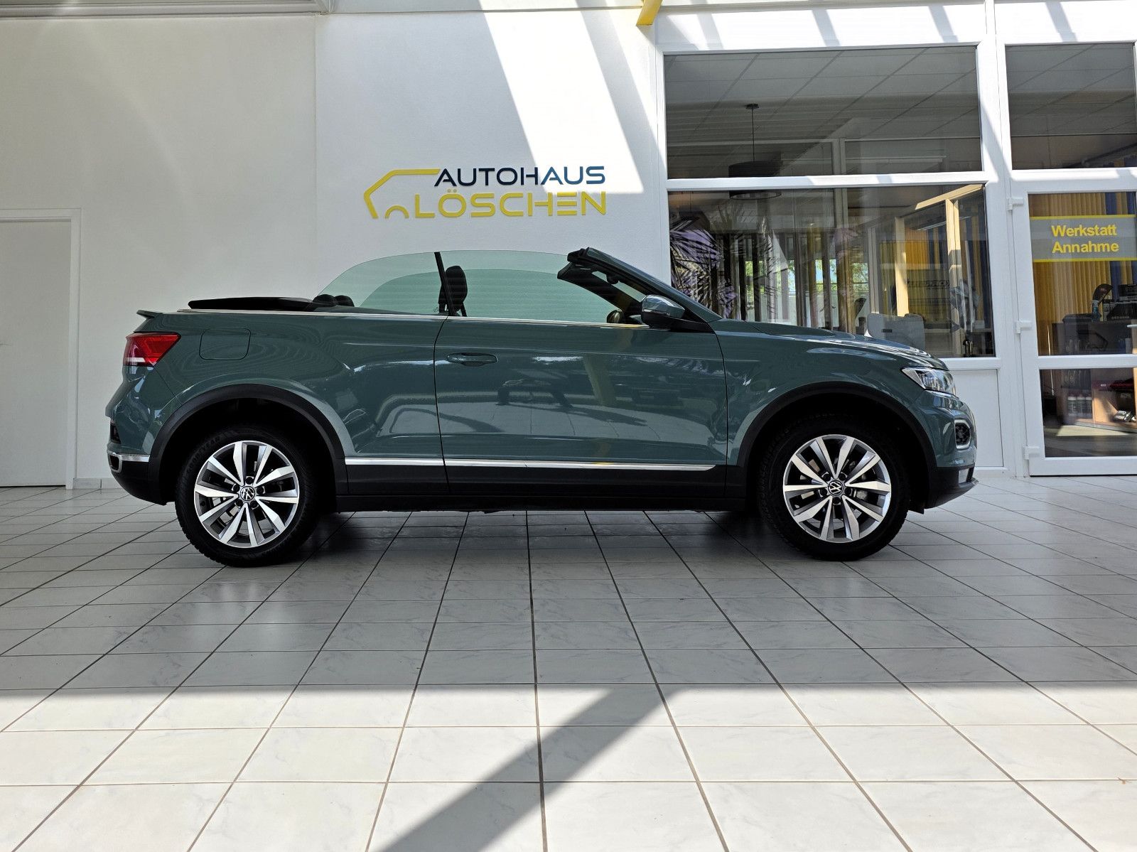 Volkswagen T-Roc Style - Samsaru's Car Outlet