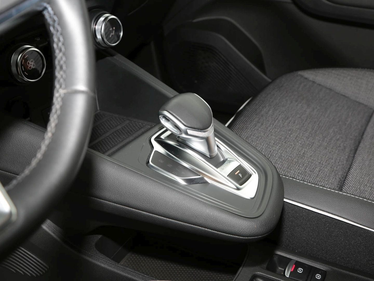 Renault Captur Intens Plug-in Hybrid - Samsaru's Car Outlet