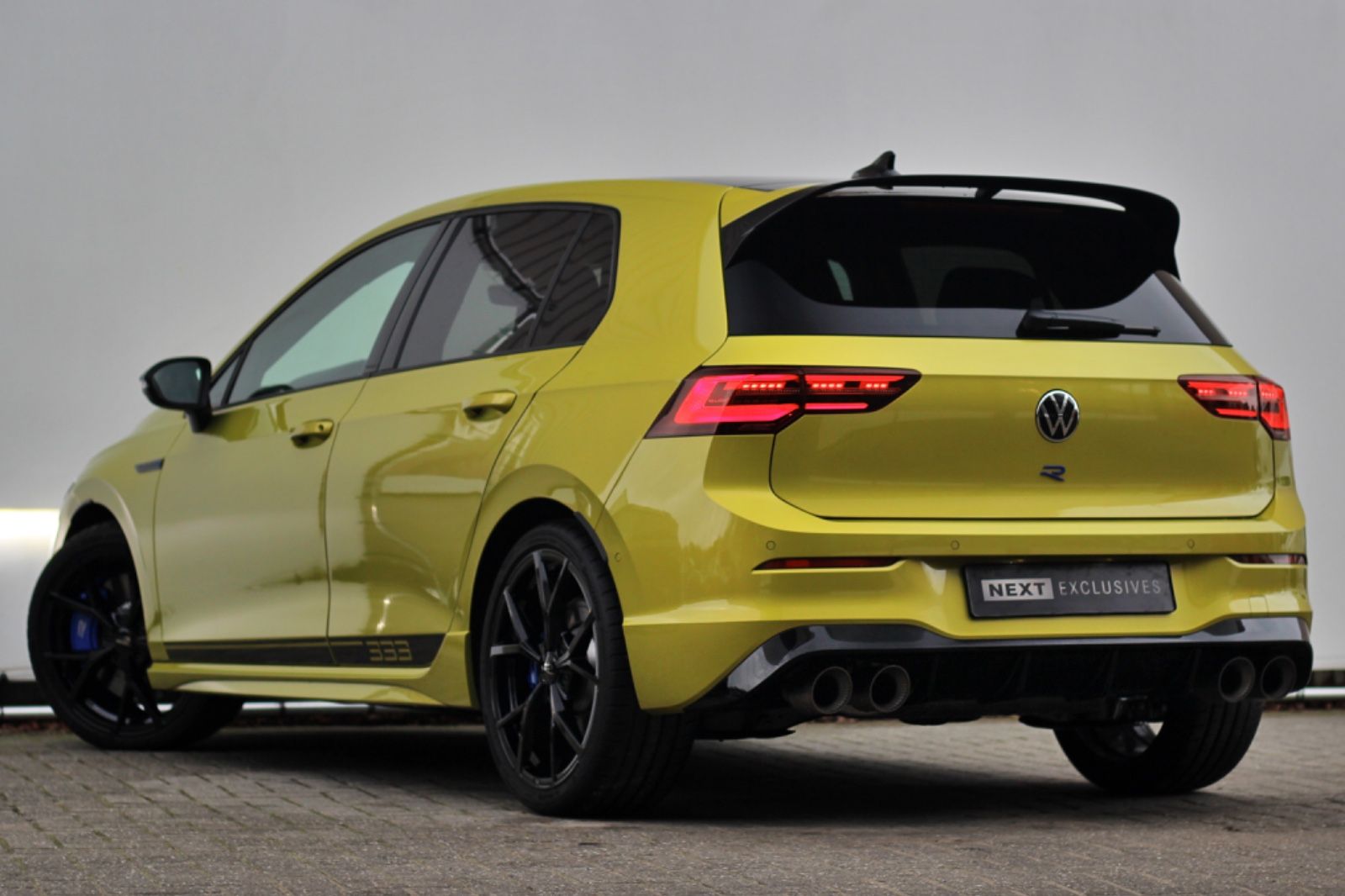 Volkswagen Golf 2.0 TSI R 4Motion - Samsaru's Car Outlet