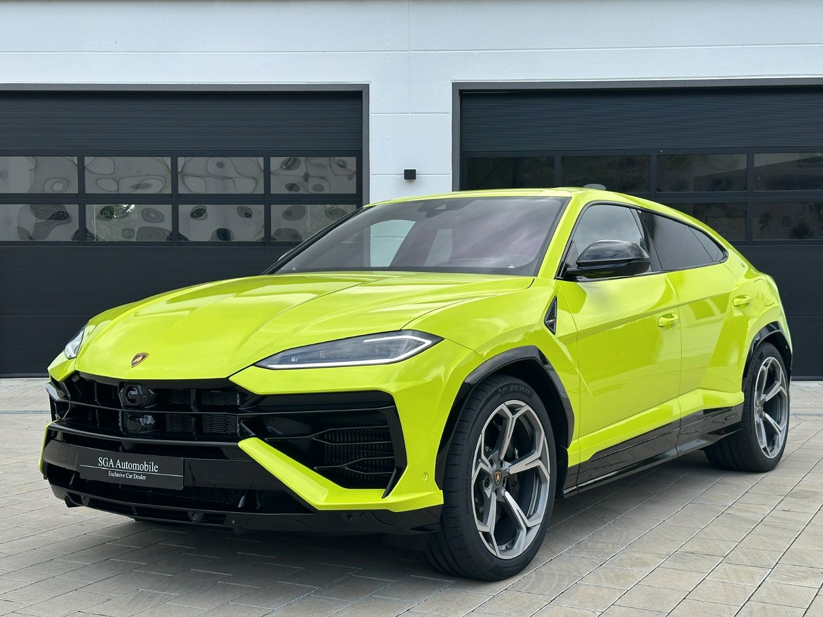Lamborghini Urus - Samsaru's Car Outlet