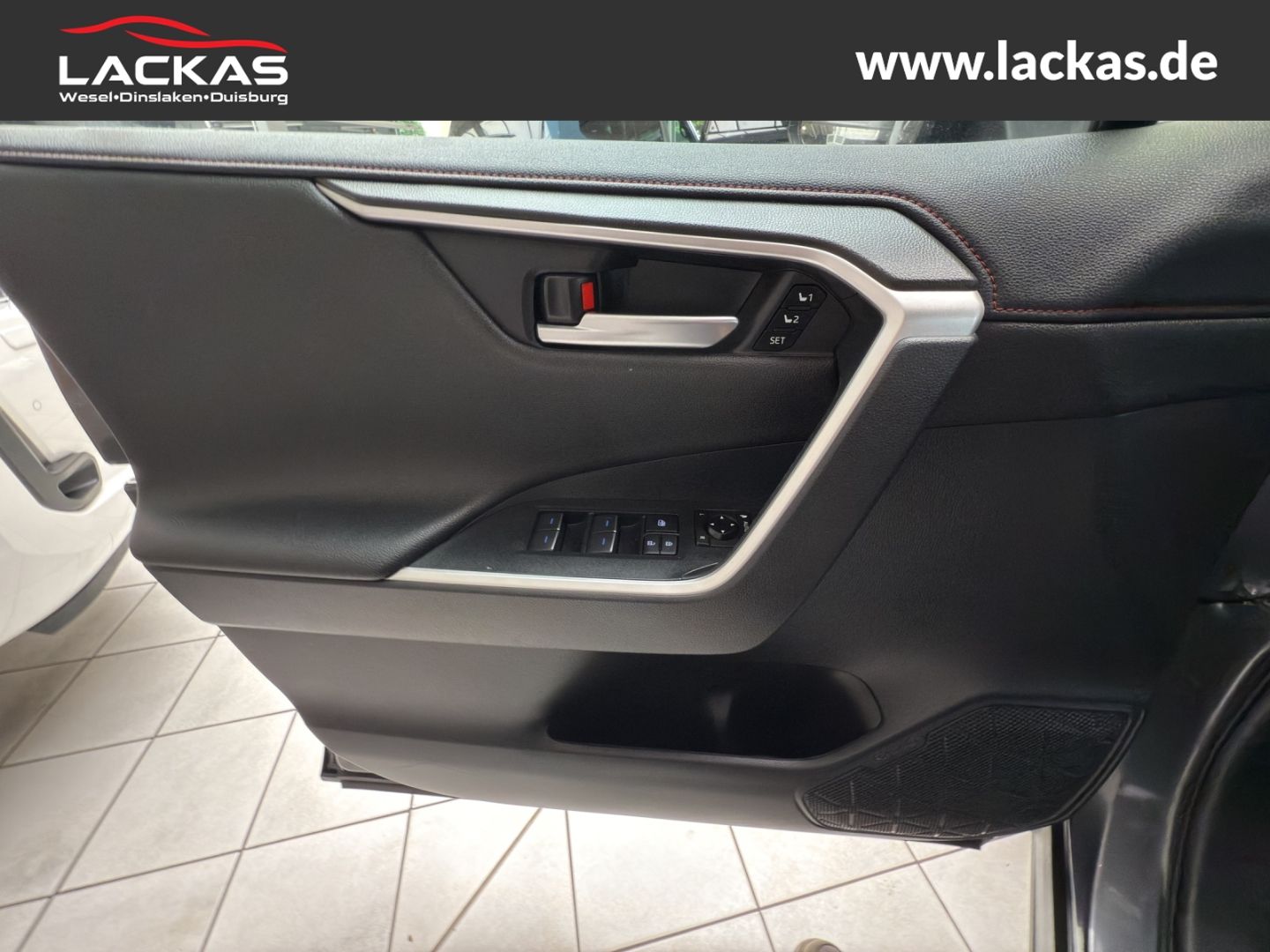 Toyota RAV 4 Plug-in Hybrid 4x4 - Samsaru's Car Outlet