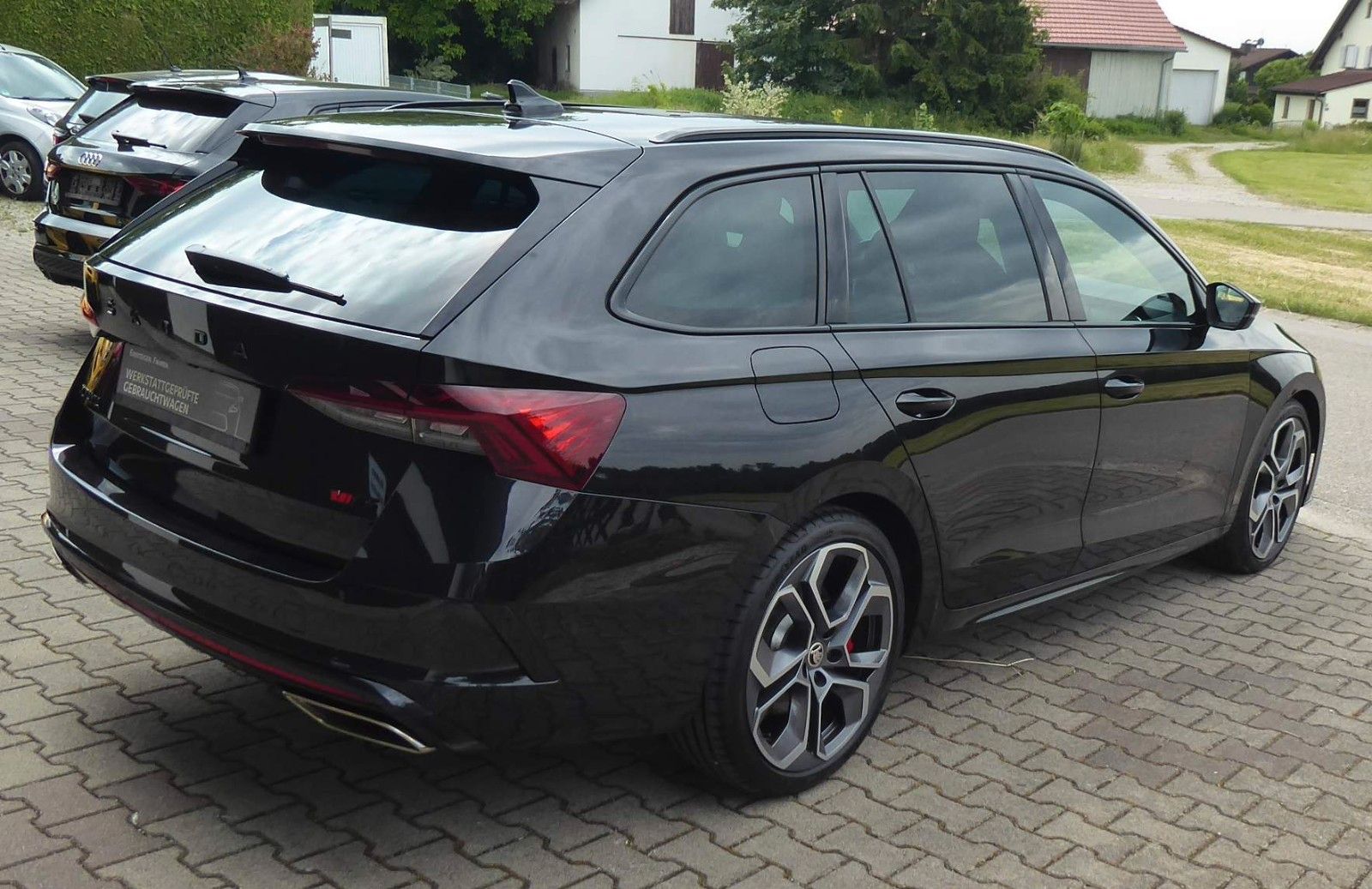 Skoda Octavia Combi RS - Samsaru's Car Outlet