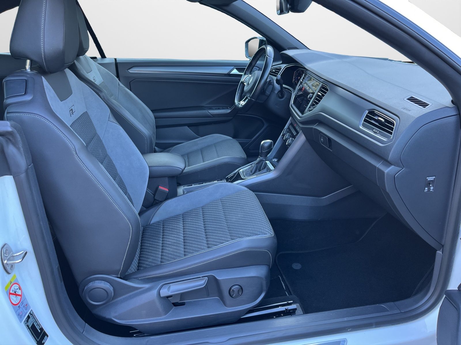 Volkswagen T-Roc 1.5 TSI DSG R-Line Black - Samsaru's Car Outlet