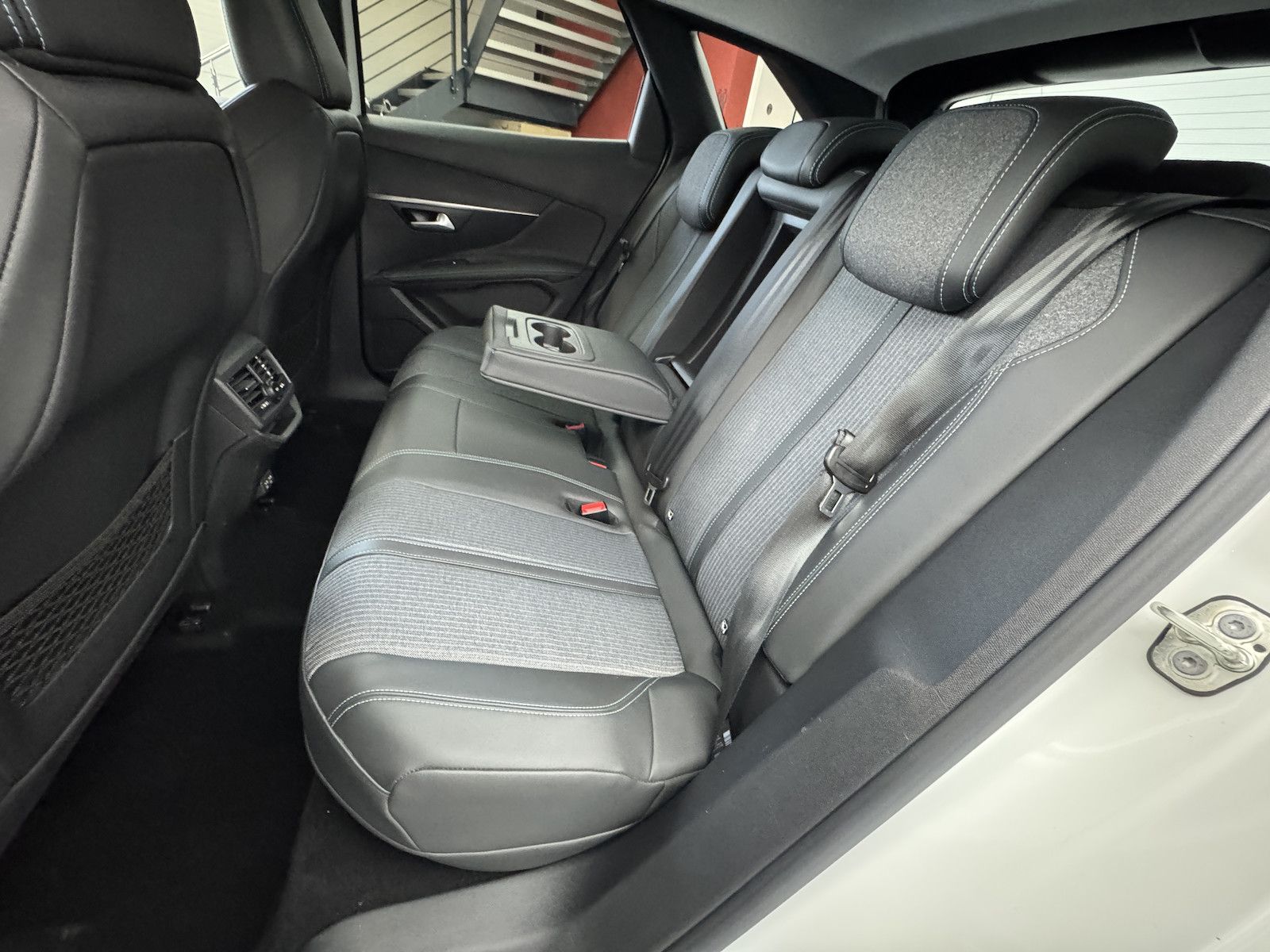 Peugeot 3008 1.6 225 Allure 1.Hand Plug-In Hybrid AHK