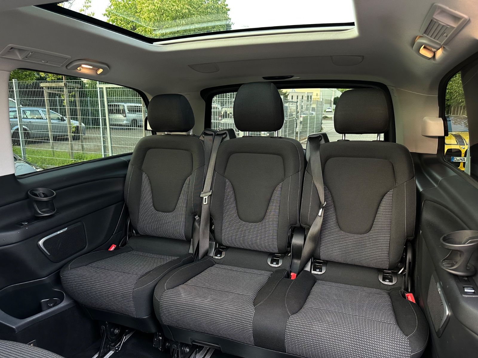 Mercedes-Benz V 300d EDITION Lang - Samsaru's Car Outlet