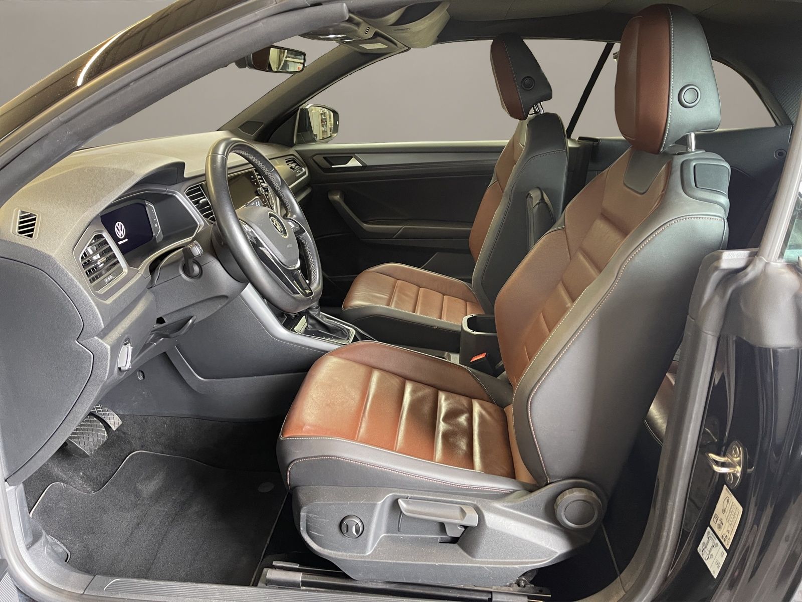 Volkswagen T-Roc 1.5 TSI Style - Samsaru's Car Outlet