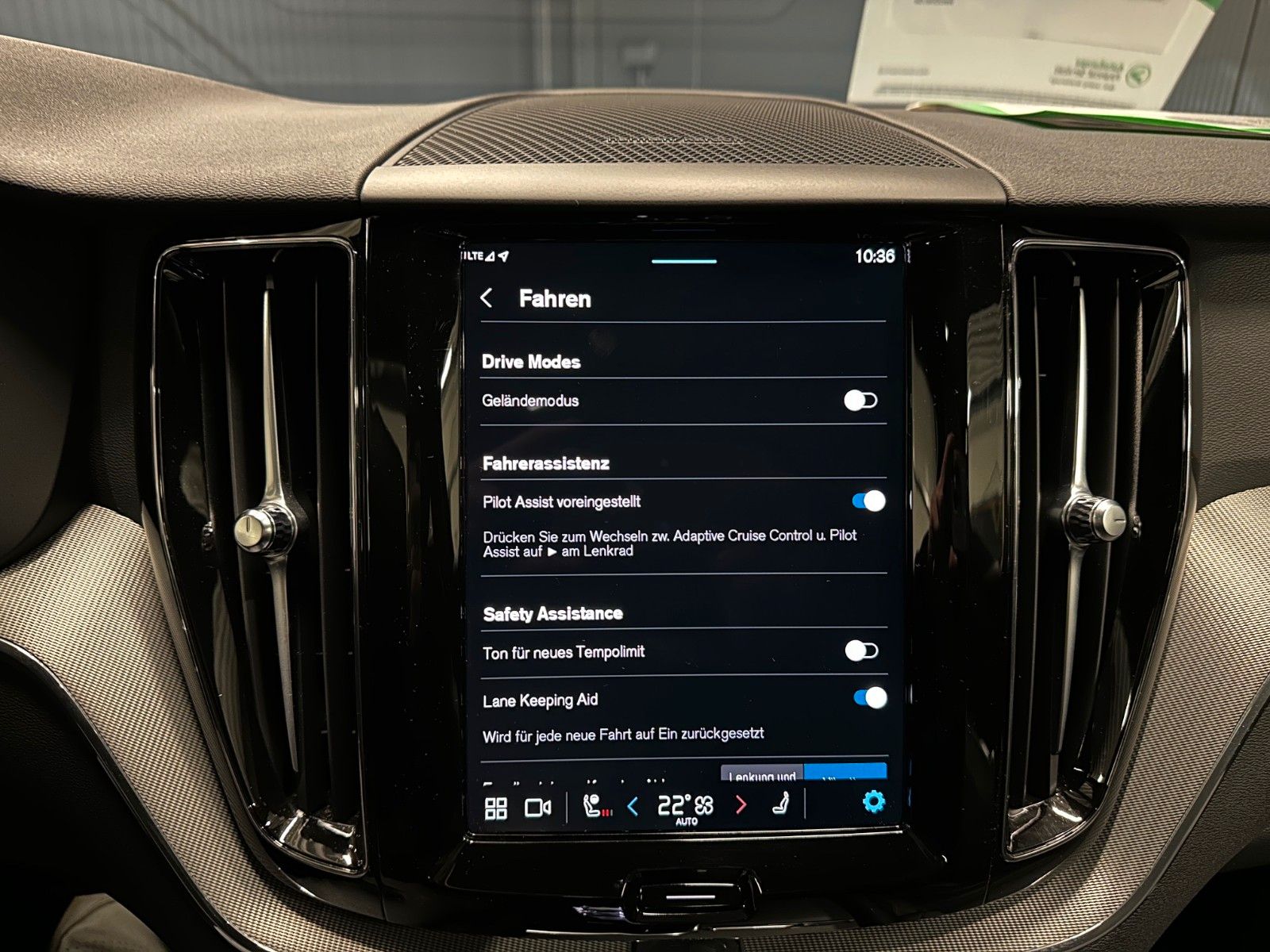 Volvo XC60 Plus Black Edition AWD*21Zoll*PANORAMA*AHK*