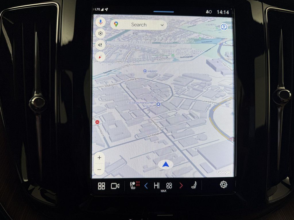 Volvo XC60 T6 Plus Dark Recharge Plug-In Hybrid AWD