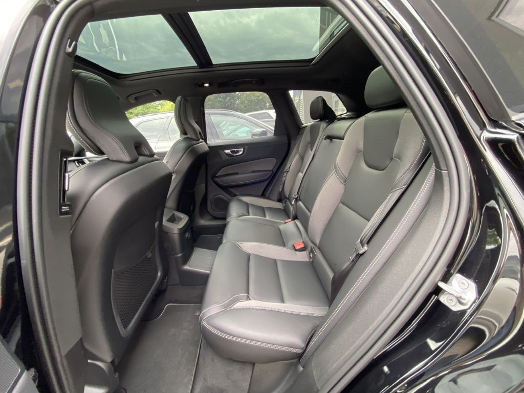 Volvo XC60 R Design Recharge Plug-In Hybrid AWD T8 Twi